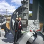 Syndicalistes déposant des gerbes en commémoration du 30e anniversaire de la catastrophe nucléaire de Tchernobyl