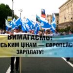 Des milliers de personnes sont descendues dans la rue de Kiev, le 6 juillet, pour protester contre l'austérité. 