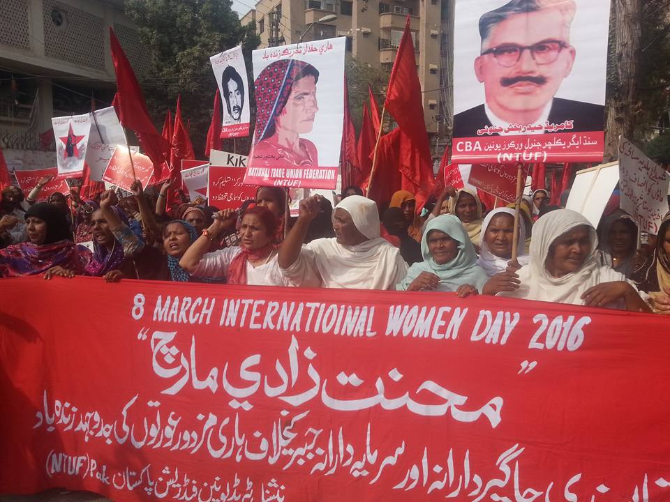 Митинг женщин-работниц надомного труда в Мултане, Пакистан, в Международный женский день