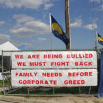 Foto durante huelga de trabajadores de Fletcher Insulation, abril de 2017