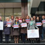 Члены Федерации профсоюзов работников связи Республики Молдова со знаком солидарности