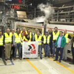 Представители членских профсоюзов IndustriALL на фабрике Dunapack в Будапеште.