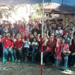 Рабочие и их семьи твердо стоят на своей позиции