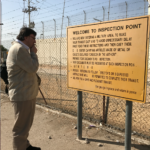 El secretario general adjunto de la IndustriALL Kemal Özkan en el puesto de control