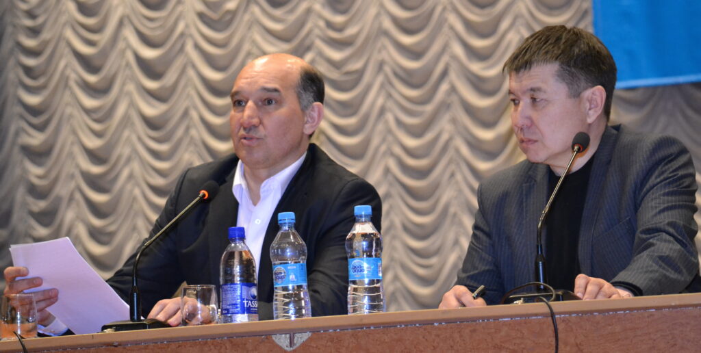 Members of the Mineworkers’ Union Korgau are discussing a wage rise and a new collective agreement