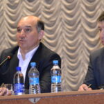 Los miembros del Sindicato de Trabajadores Mineros (KORGAU) están intercambiando ideas sobre un aumento salarial y un nuevo convenio colectivo