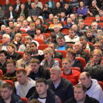 Los miembros del Sindicato de Trabajadores Mineros (KORGAU) están intercambiando ideas sobre un aumento salarial y un nuevo convenio colectivo