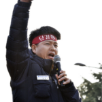 Президент KMWU Ким Сан Гу, выступая 15 февраля на митинге, обещает поддержать борьбу рабочих против незаконной реструктуризации. Фото: Дон Чжун Шин