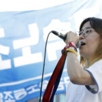 Члены KMWU с разных предприятий сформировали музыкальную группу, которая исполнила на митинге 24 мая рабочие песни о сопротивлении и борьбе. Фото: Шин Дон Джун