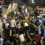 Membres du syndicat des travailleurs/euses du secteur de l’électricité, SME, aidant les équipes de secouristes après l’effondrement d’un atelier de confection à Mexico 