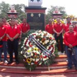 Los trabajadores de Los Mineros colocaron una ofrenda floral en el monumento a los Mártires