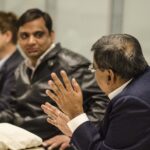 Representantes de trabajadores de desguace de buques en la reunión