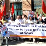Демонстрация, организованная Пакистанской центральной федерацией горняков, в знак протеста против гибели рабочих на предприятиях горнодобывающей промышленности, Кветта, Пакистан, 23 октября 2017 г.