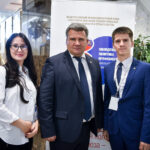 Председатель Нефтегазстройпрофсоюза России Александр Корчагин (посередине) с участниками форума