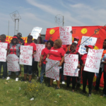 Лидеры заводских профсоюзов SACTWU проводят акцию протеста в Восточно-Капской провинции. Фото: SACTWU