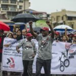 Профсоюзные лидеры со всего мира присоединились к профсоюзам Шри-Ланки во время демонстрации, состоявшейся в Коломбо 8 ноября.