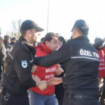 Police attacking marching workers on 26 December (photo Birlesik Metal)