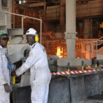 Trabajadores en la mina de cobre de Mopani. Foto por photosmith2011 sobre Creative Commons en Flickr