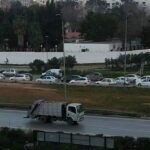 Les routes conduisant aux ports d'Alger sont bloquées par des barricades érigées par la police pour empêcher la tenue de la manifestation du syndicat 