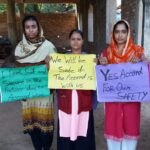 Garment workers in Chittagong, Bangladesh show their support for the Accord remaining in the country.