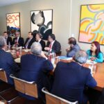 Los representantes de las centrales sindicales reunidos con el presidente de la Cámara de Diputados, Rodrigo Maya 