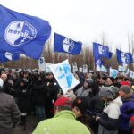 USW local 9700 members on the picket line. Photo: USW