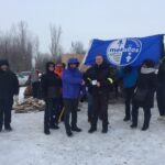Members of hotel and catering local 9400 hand over a $1,000 solidarity cheque to locked out workers. Photo: USW