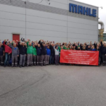 "¡Solidaridad de clase de larga vida!" Trabajadores especializados de Mahle del afiliado turco Birleşik Metal-İş apoyan a IG Metall de Esmirna
