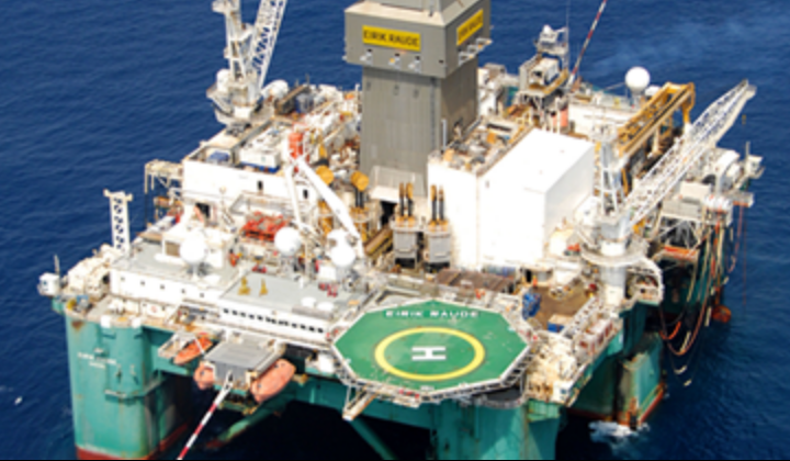 Oil platform in Ghana (photo: Wikimedia Commons)