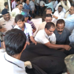 Погибшего рабочего выносят с завода.