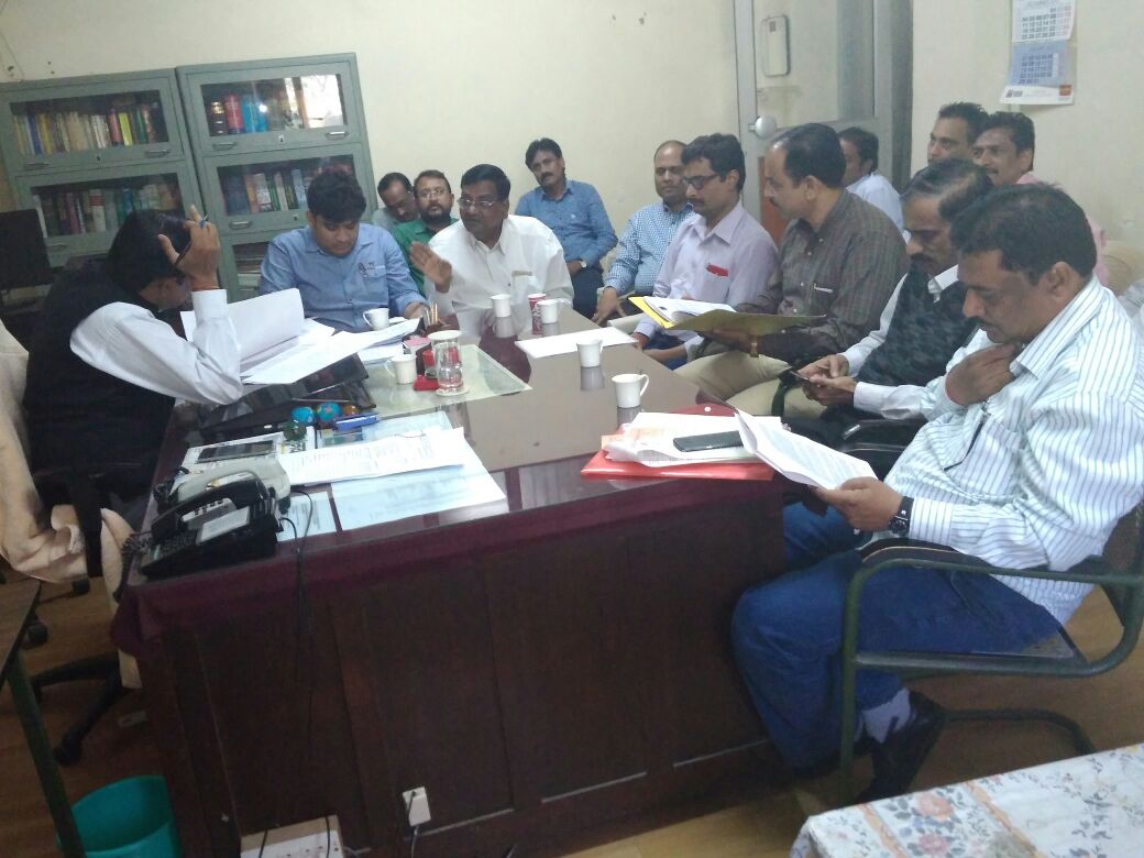 Профсоюз борется за повышение заработной платы временных рабочих завода.