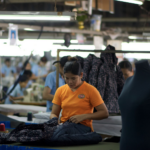 Работница швейной фабрики Yes, Янгон, Мьянма