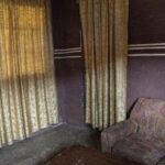 Внутри стандартной комнаты временного рабочего Shell.