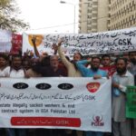 PCEM, пакистанская членская организация IndustriALL, проводит демонстрацию в знак протеста против незаконного увольнения более 150 рабочих на принадлежащем GSK заводе West Wharf в Пакистане.