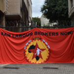 Члены NUMSA проводят демонстрацию против агентств занятости около здания Конституционного суда в Йоханнесбурге в начале этого года.