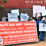 Рабочие проводят демонстрацию возле фабрики Mainetti Mainettech в Шри-Ланке