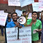 Рабочие фабрики по производству вешалок для одежды хотят иметь право на объединение в профсоюз.