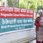 Профсоюзные активисты раздают листовки акционерам