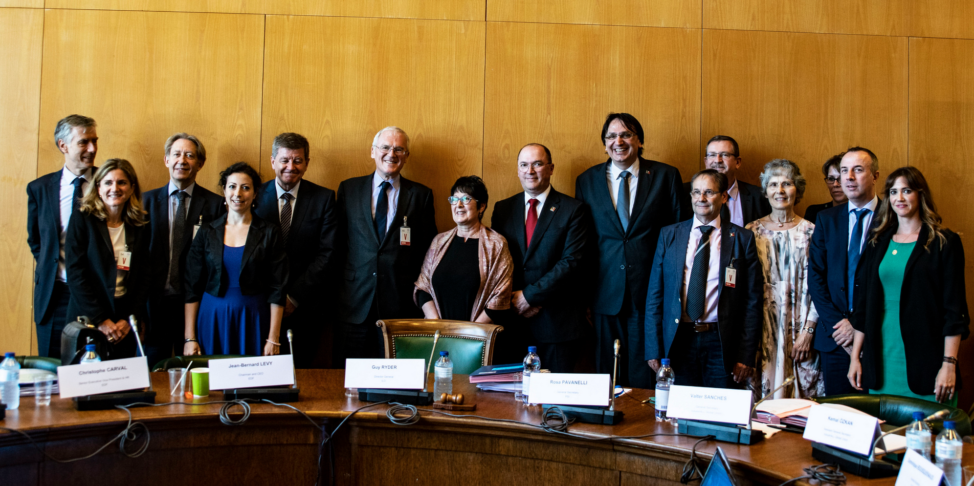 En mayo de 2018, en la OIT en Ginebra, los sindicatos mundialesIndustriALL y la ISP firmaron un acuerdo de responsabilidad global con la compañia francesa de electricidad EDF. Este acuerdo cubre todos la actividades de EDF en 24 países, combinando el cumplimiento de los convenios internacionales del trabajo.