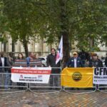 Профсоюзы, представляющие рабочих из Австралии, Бразилии, Колумбии, Канады и Южной Африки, протестуют в Лондоне.