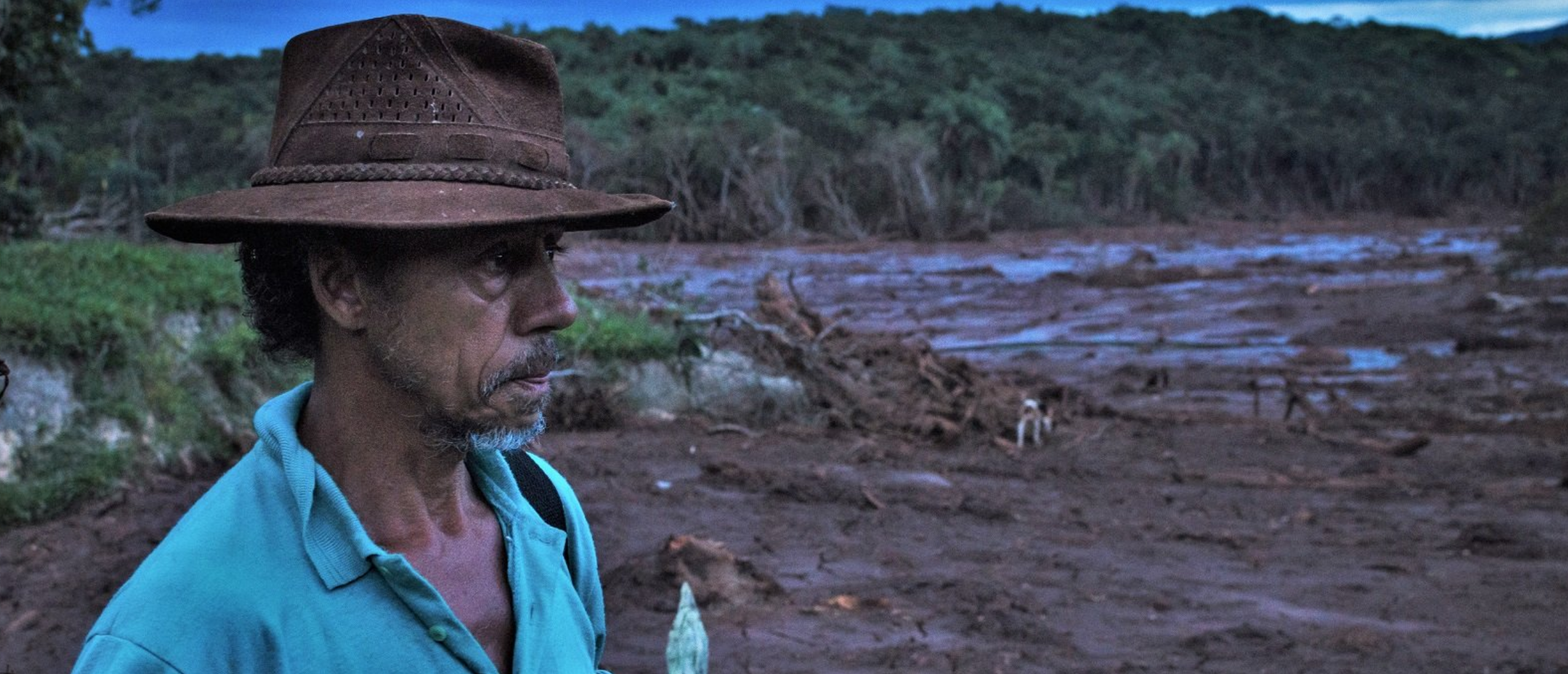 Deux semaines après la catastrophe, Ademilson Custódio, 53 ans, se rappelle avoir vu des dizaines de personnes emportées par la coulée de boue qui a submergé l’exploitation agricole dans laquelle il travaillait près de la ville de Brumadinho. (Gustavo Basso)