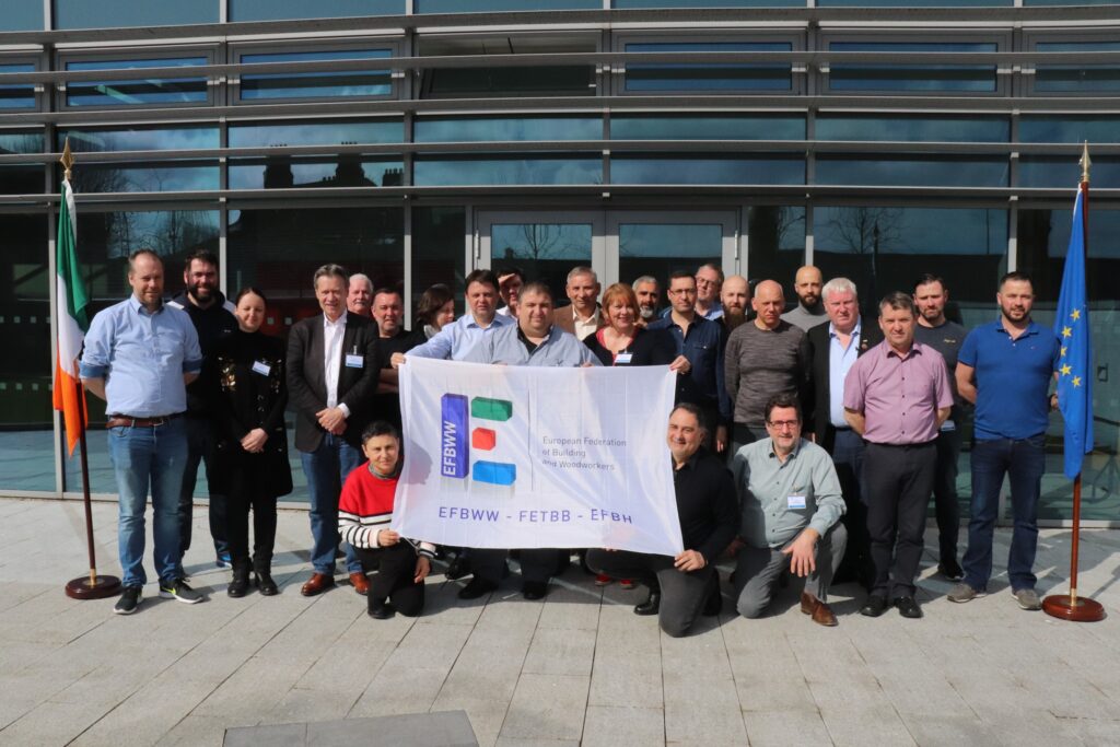 Delegados sindicales de CRH en la reunión realizada en Dublín, Irlanda