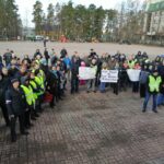 Профсоюзные активисты «Форд Соллерс» проводят пикет 12 апреля.