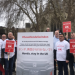 Des membres d'Unite, rejoints par des sympathisants belges, devant le Parlement britannique, le 6 mars 2019, pour sauver l'usine Honda de Swindon 