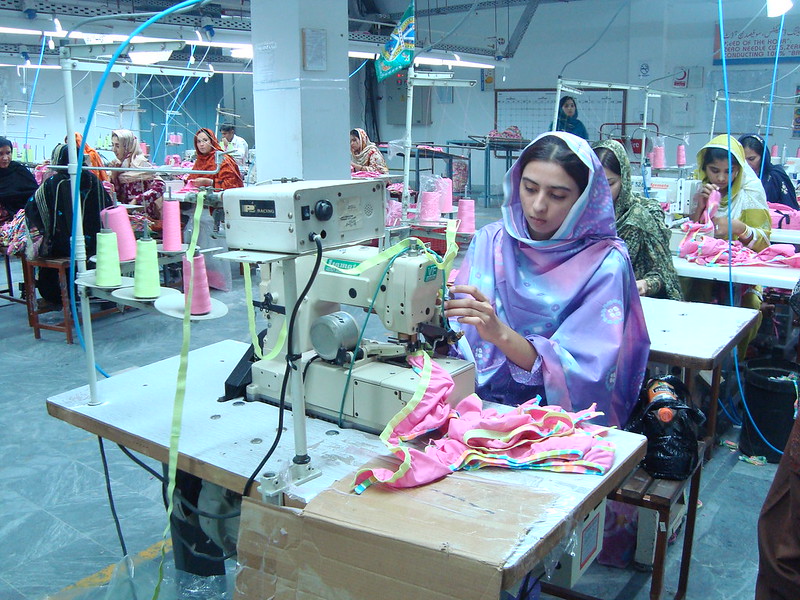 Garment workers in Pakistan. © ILO.