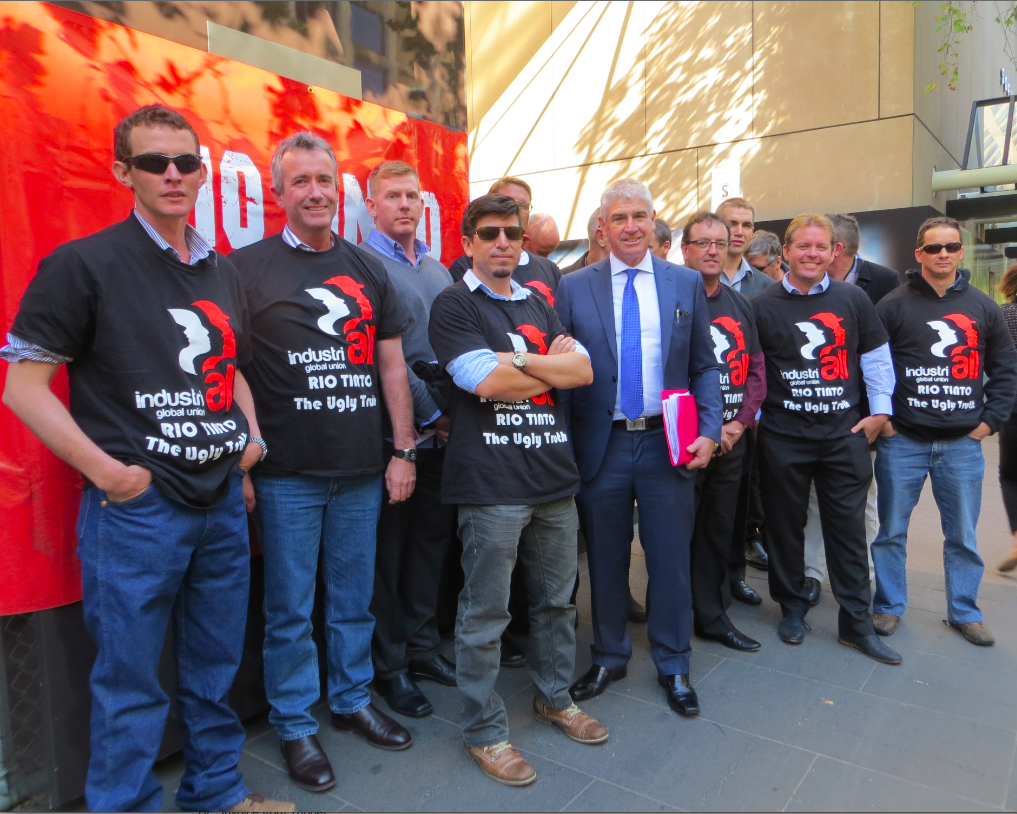 Protestataires devant l’Assemblée annuelle d’actionnaires de Rio Tinto à Melbourne