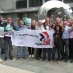 Ante las oficinas de IndustriALL en Ginebra, afiliados suecos de IndustriALL y LO-TCO demuestran solidaridad con los trabajadores y trabajadoras de la confección de Camboya 