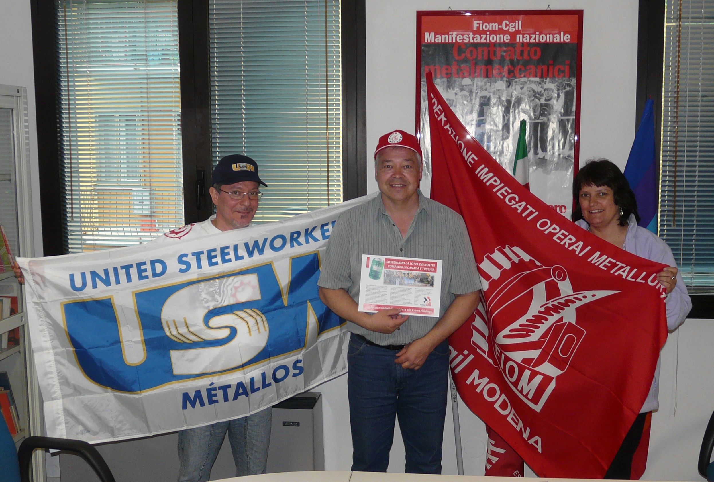 В офисе FIOM, Италия