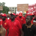 Тысячи рабочих Ганы вышли на улицы, протестуя против политики правительства.