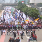 Impressive number of demonstrators asking for increased minimum wages. 